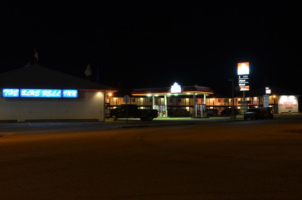 Blue Bell Inn Fort Nelson Exteriör bild